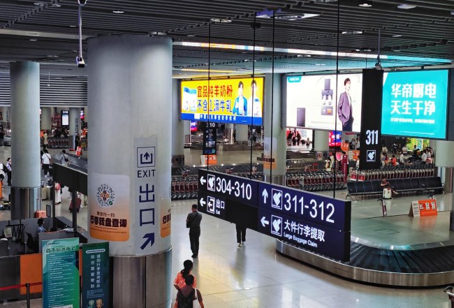 西安咸陽機場到達行李廳高空燈箱廣告投放，西安機場廣告價格