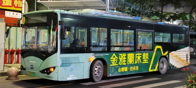 深圳公交車身全包車廣告投放，深圳公交車巴士外車貼廣告價格